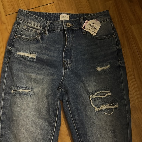 SPECIAL A RIPPED JEANS - Picture 2 of 3